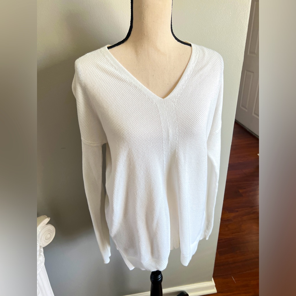 Lou & Grey White Textured V Chest + Back Sweater Side Slit Top